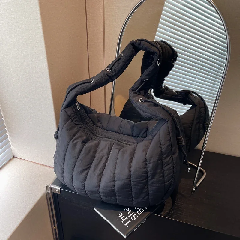 

Female large capacity new autumn and winter casual crossbody cloth bag, high-end feeling diamond grid commuting dumpling bag