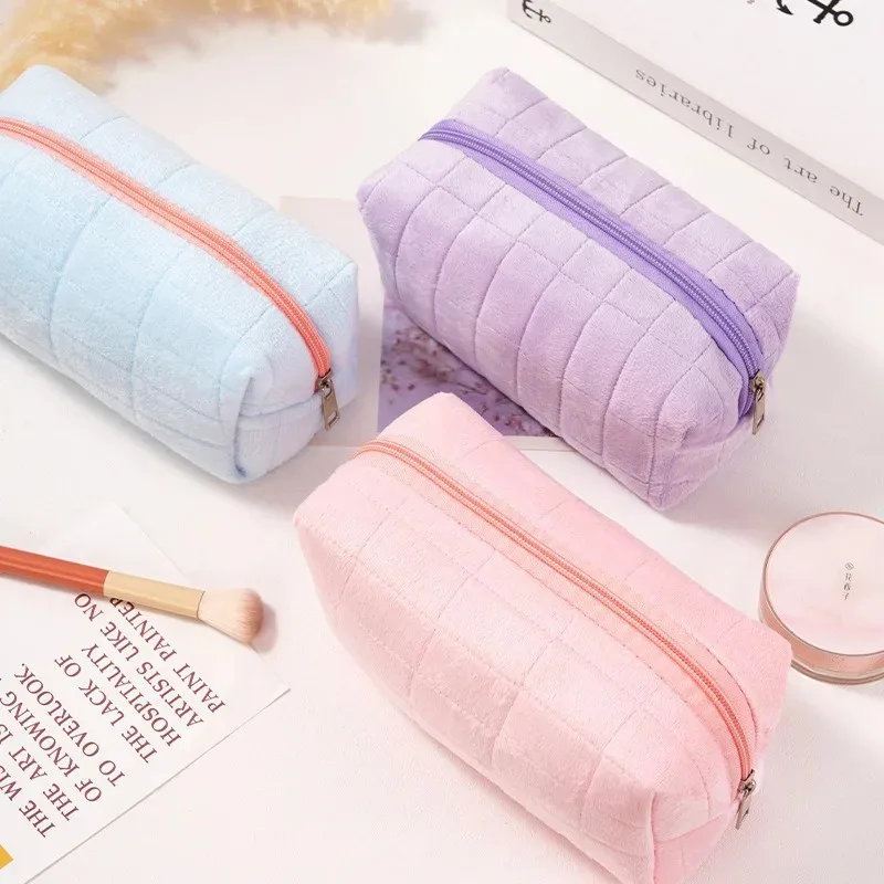 

Portable Plush Cosmetic Pouch Cute Zipper Makeup Bag Soft Washable Toiletry Organizer for Women