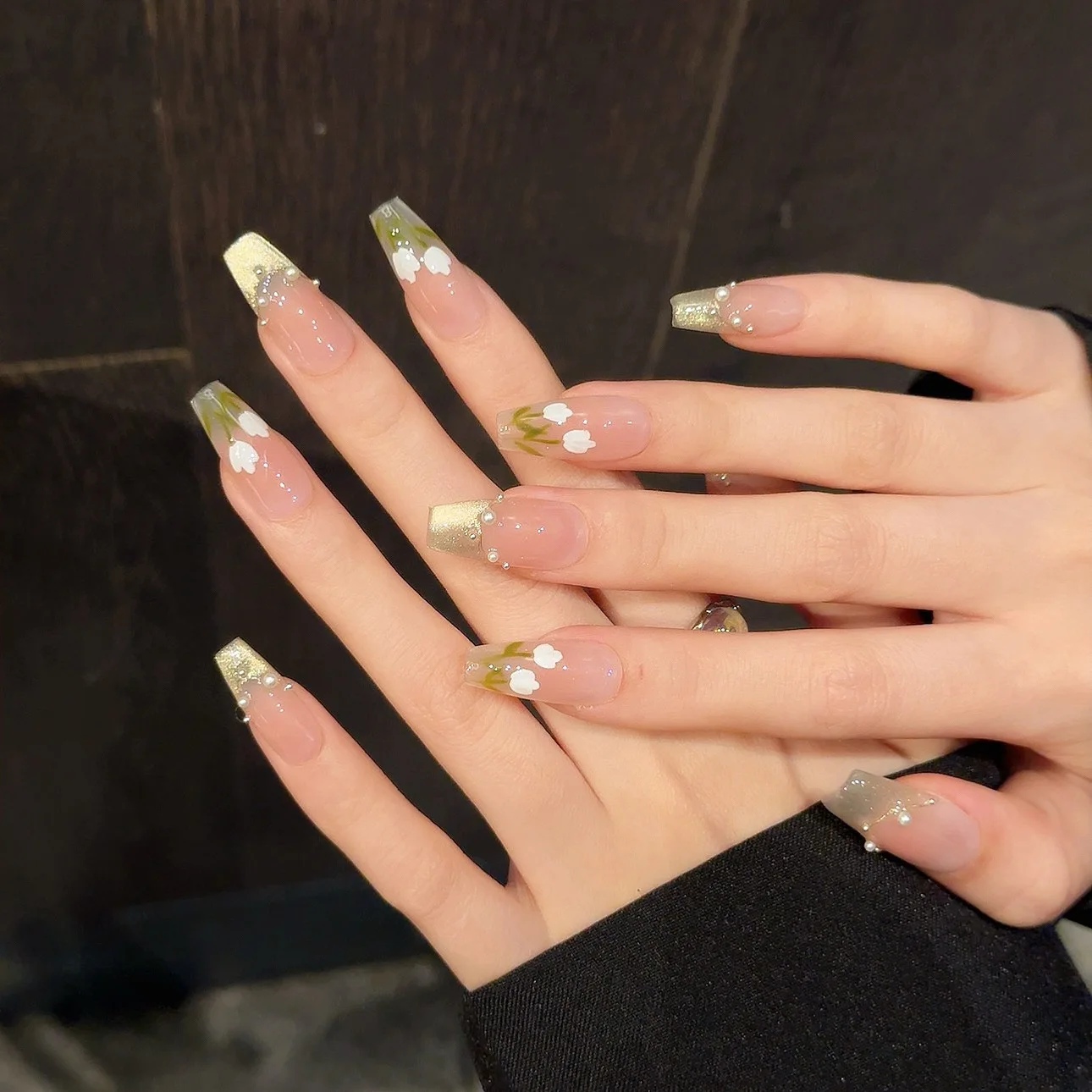 10Pcs Cat's Eye Handmade Fake Nails with Pearl Long Almond Full Cover Nail Tip Tulip Flower Design Wearable Press on False Nails