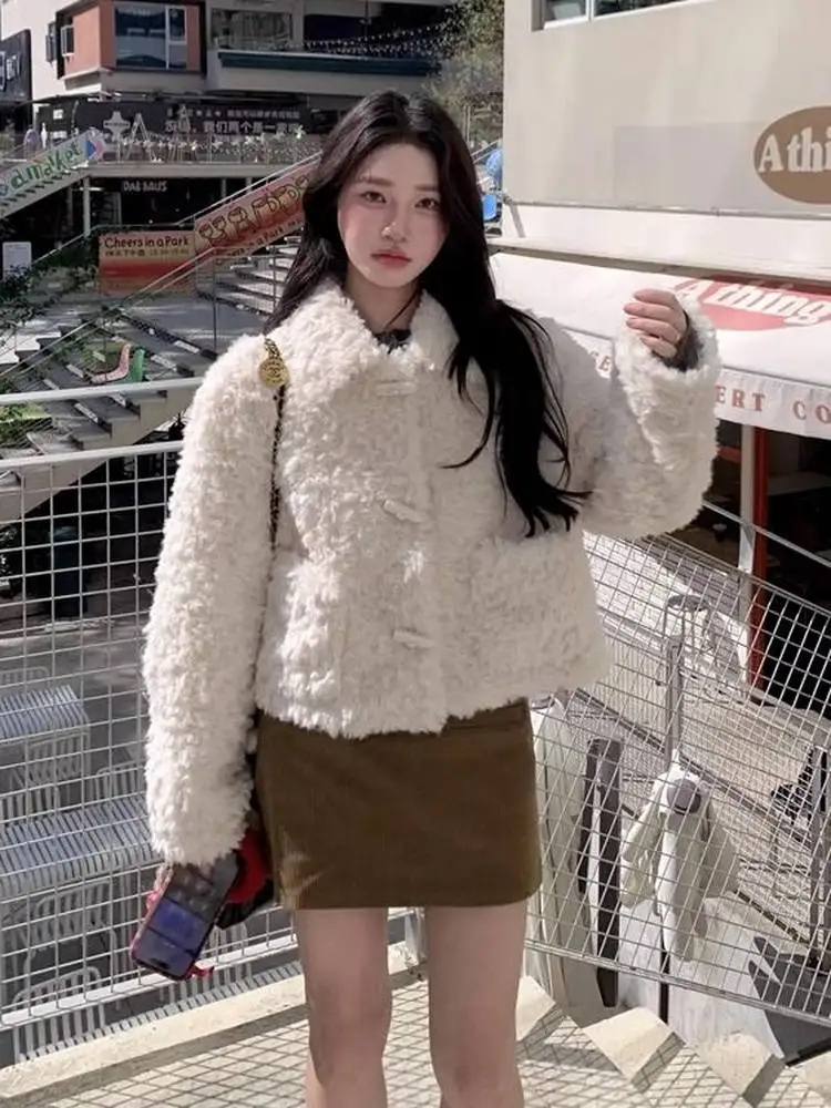 컬러 페이스 라이닝 처리된 푹신한 여성용 가죽 코트 가을 겨울 인조 가죽 퍼 또는 면 코트 뿔 단추 장식