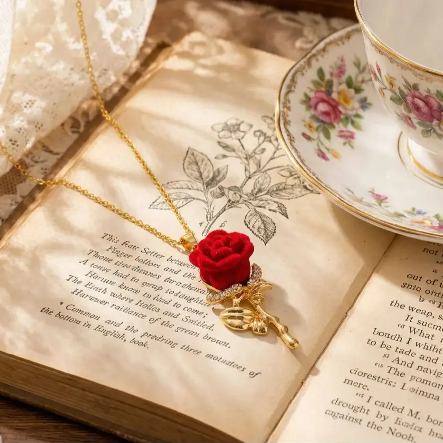 Image of Romantische einfache Rosenblüten-Halskette für Frauen, zarte Kupferblüten-Anhänger-Kette, Halskette, Freundschaftsschmuck, Geschenke