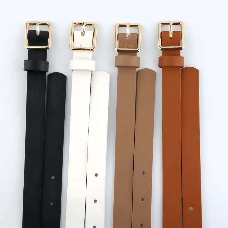 Cintura con fibbia quadrata dorata adatta per l'uso quotidiano versatile