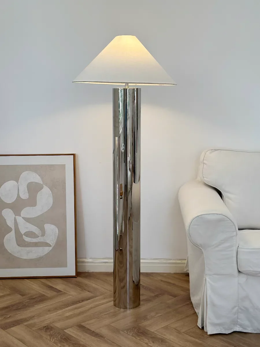 Moderne Art-Deco-Stehlampe aus Edelstahl, silberne Stehlampe, einfache Pilz-Stehlampe für Schlafzimmer, Wohnzimmer, Sofa, Lounge. – Detail 3