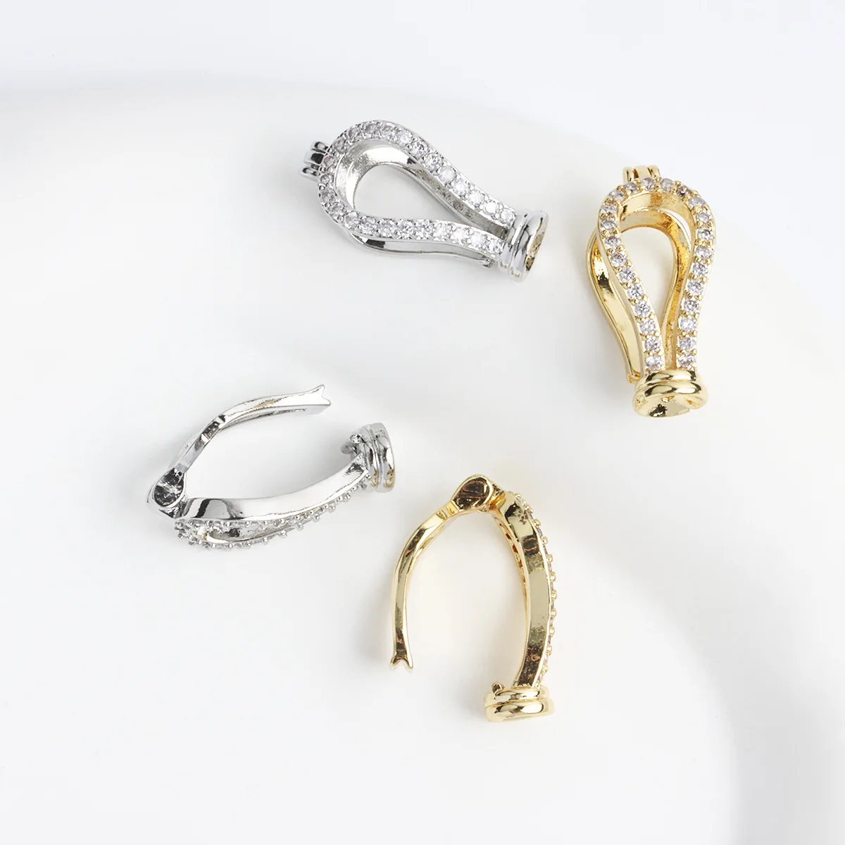 1 قطعة النحاس مطلية بالذهب الزركون Y على شكل سترة سلسلة كليب اللؤلؤ قلادة سوار كليب Diy بها بنفسك مجوهرات اكسسوارات المواد