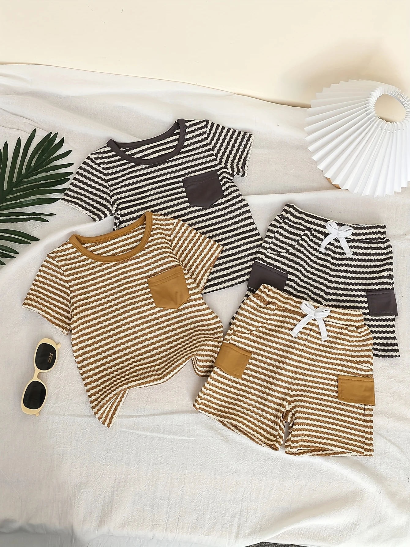 

A 4-Piece Summer Set Of Short-Sleeved Shirts And Shorts For Baby Boys With Contrasting Colors Collars And Waffle Stripes
