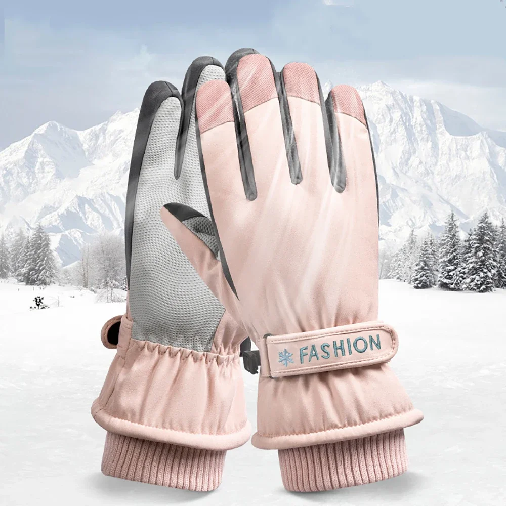 the-ski-gloves-are-padded-in-winter-for-warmth-and-thickened-outdoors-to-be-waterproof-windproof-and-cold-proof