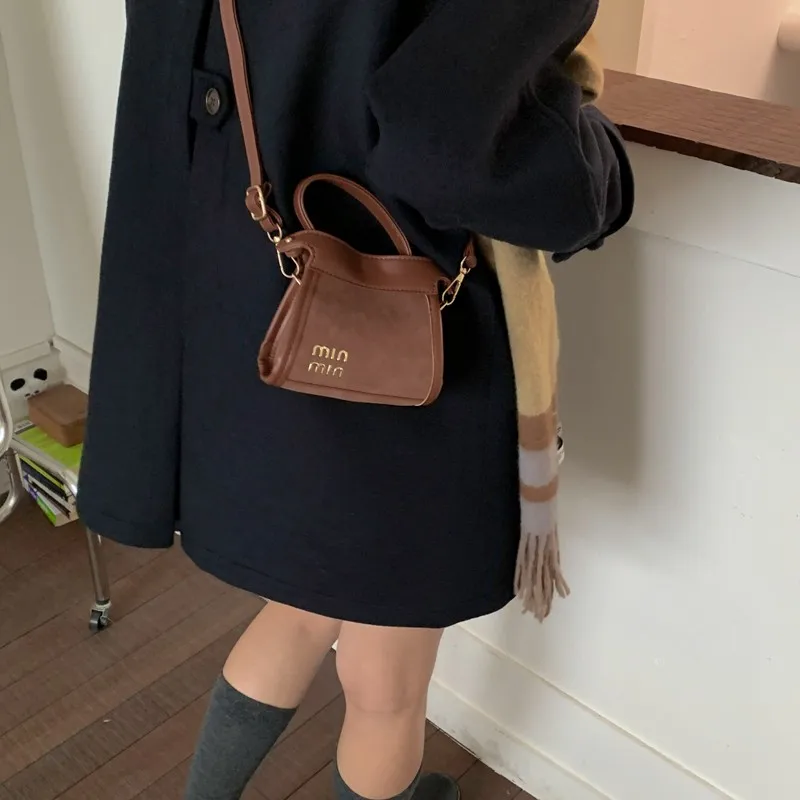 

Stylish Messenger Bag Simple Design Solid Color Large Capacity For Leisure Women And Commuter Use