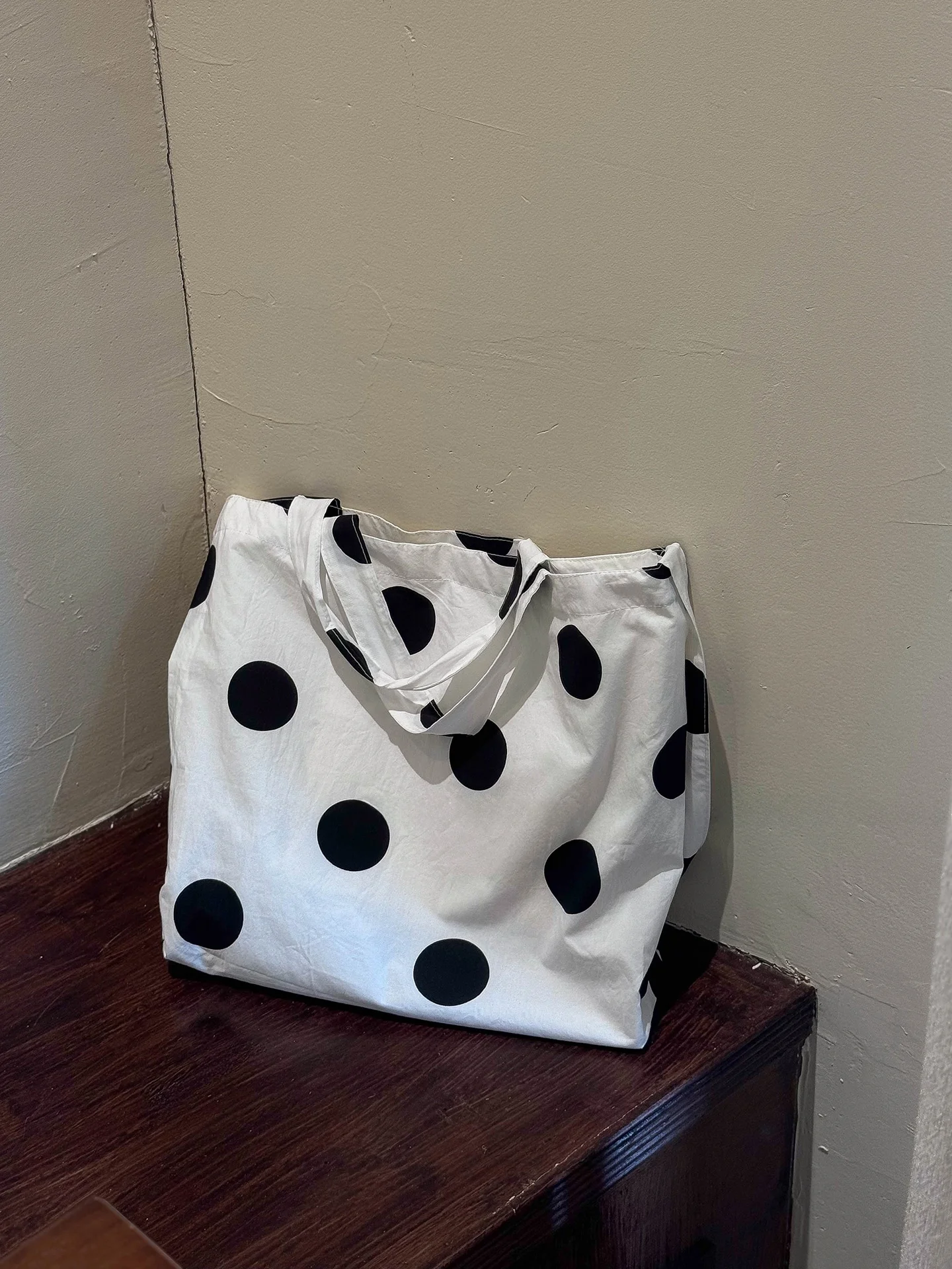 Retro Black White Polka Dot Canvas Shoulder Bag Large Capacity Tote Bag Artistic Commuter Crossbody Bag Soft Handbag
