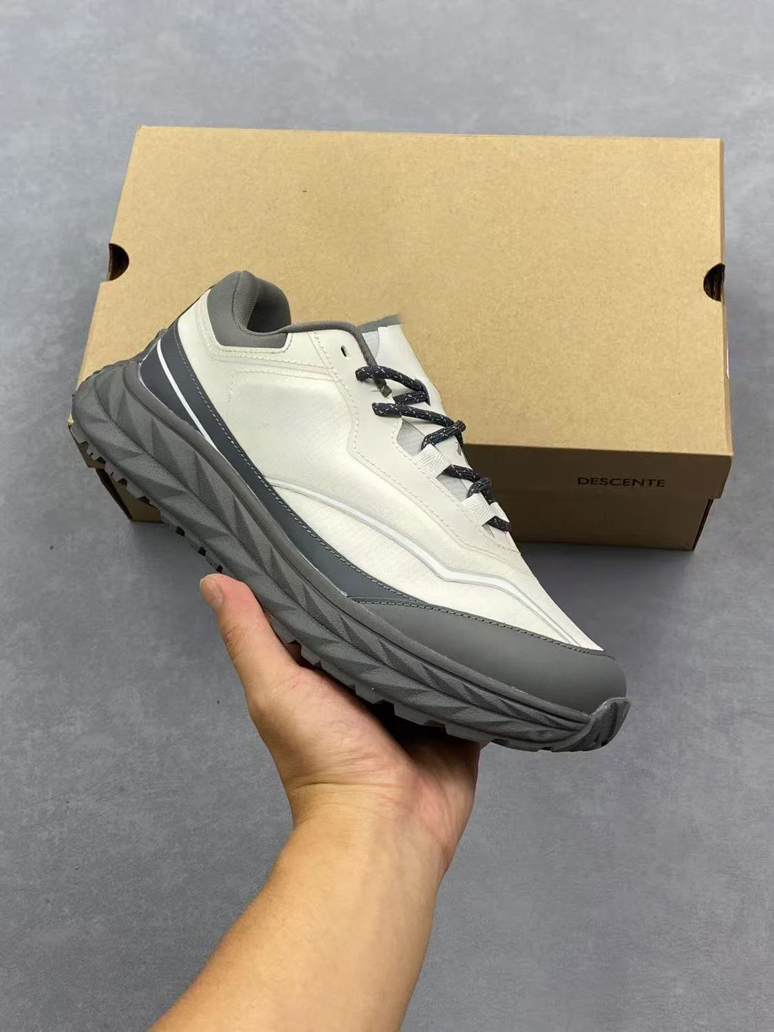 أحذية رياضية كاجوال للجنسين مضادة للانزلاق للمشي لمسافات طويلة أحذية رياضية مريحة للجري مقاومة للانزلاق أحذية المشي/الركض