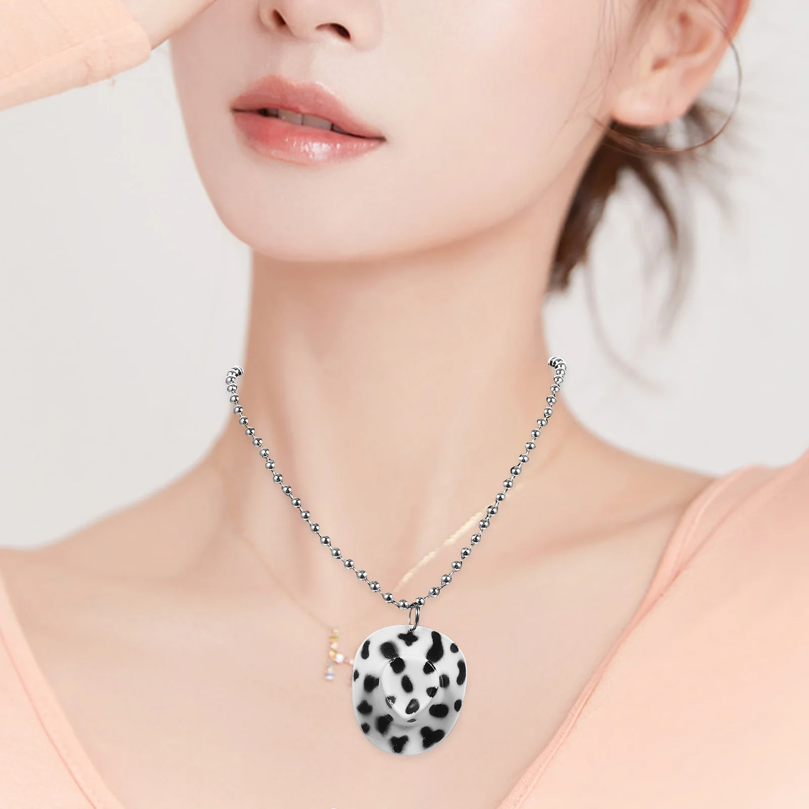 

12Pcs Round Bead Necklace Cowgirl Hat Pendant Party Chain for Bridal Wedding Western Parties Cowgirl Hat Necklace