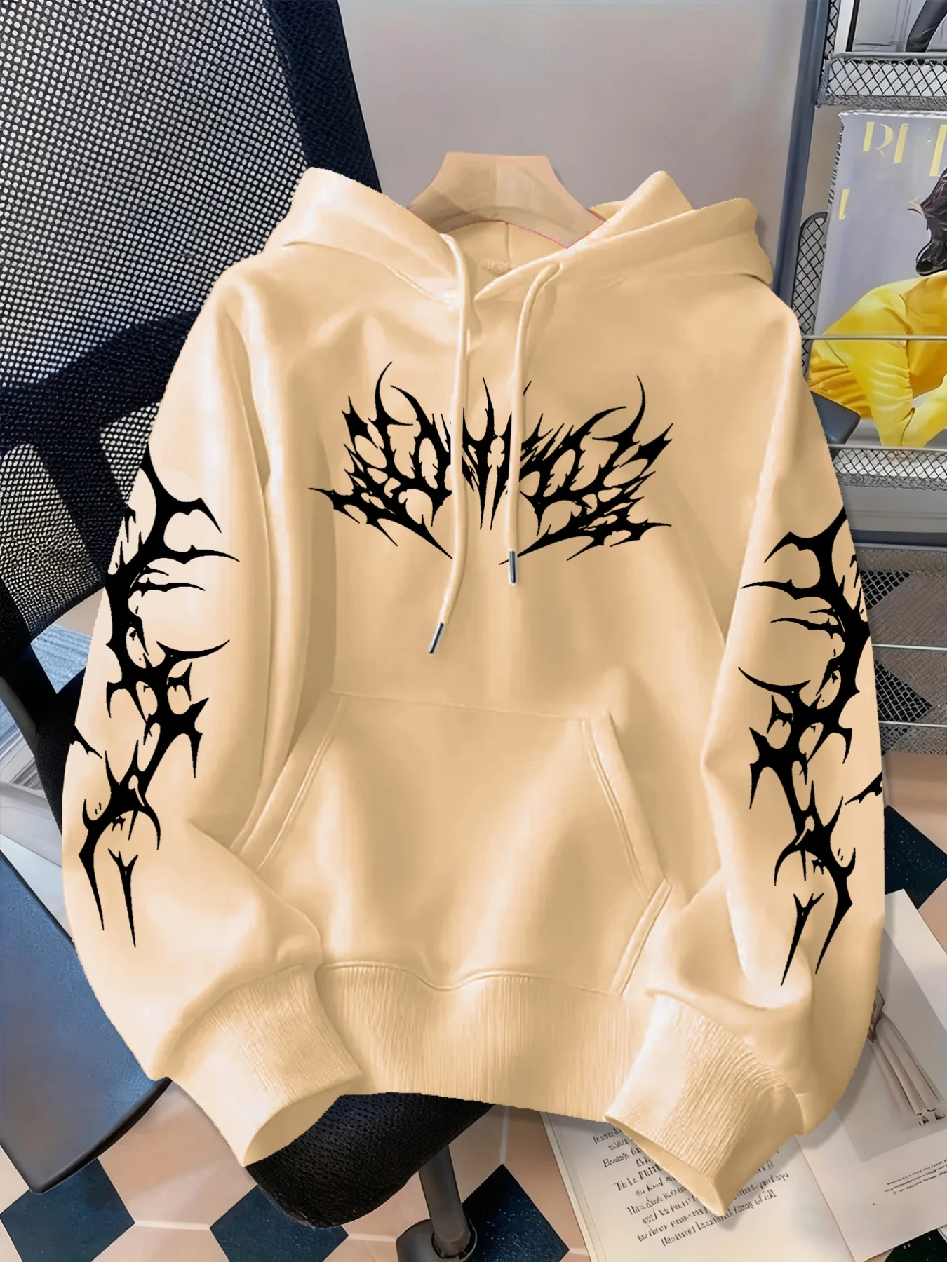 Gothic abstract art pattern printed men's hooded sweatshirt - fashionable street trend hip-hop cool and casual warm hooded shirt