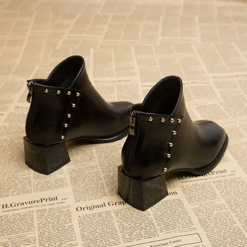 Female Ankle Boots Studded Biker Elegant with Medium Heels Short Shoes for Women Booties Black Leather Footwear Demi-season Hot