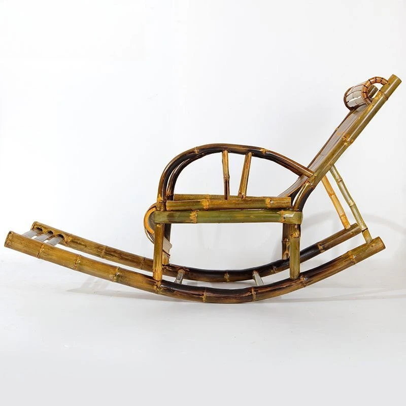 屋外の中庭用竹製ロッキングチェア ヴィンテージ竹製リクライニングチェア 竹製高齢者用リビングルーム 大人用ランチチェア