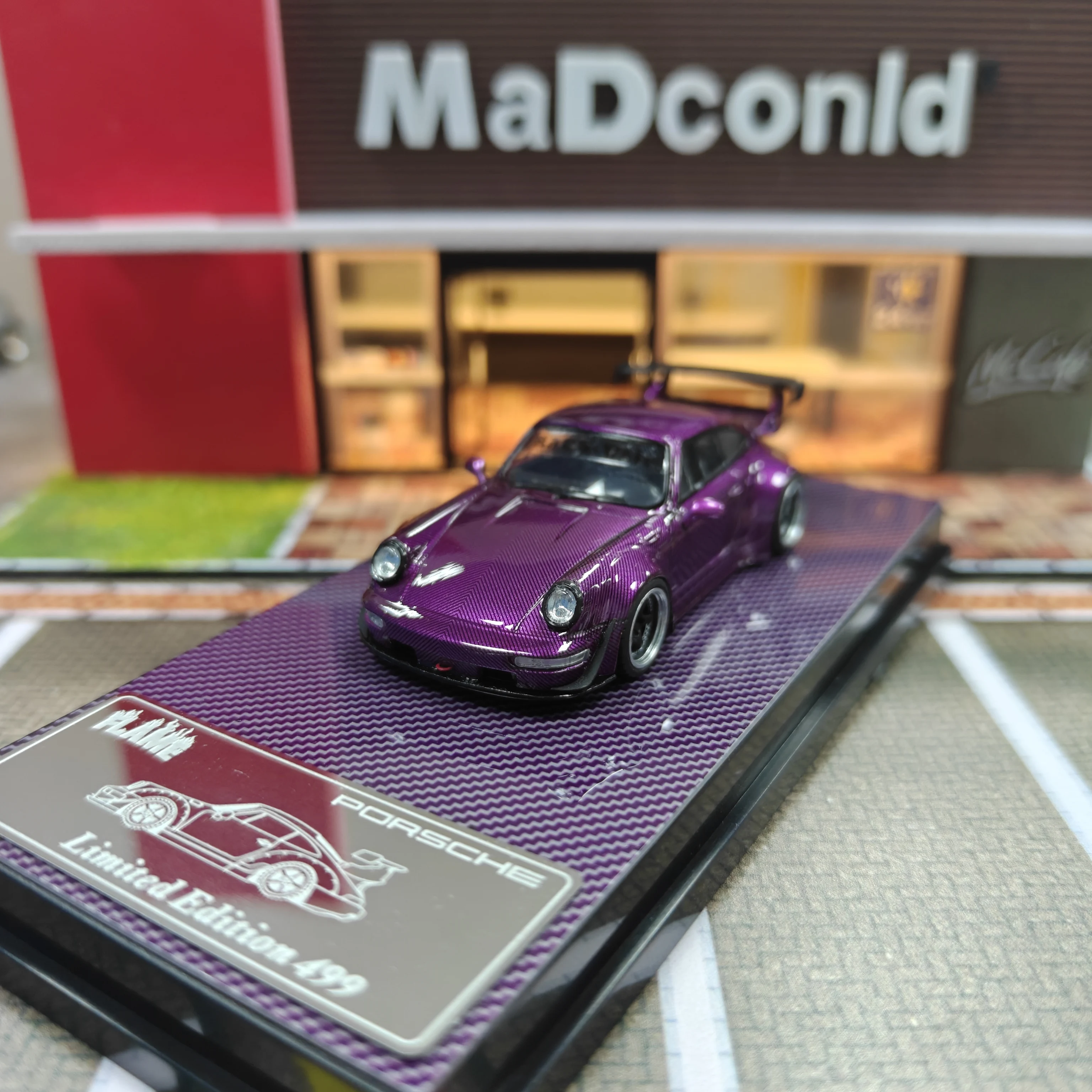 รถโมเดลเหล็กหล่อ Flame 1:64 RWB 993 รุ่น Wide-body Modified สีม่วง