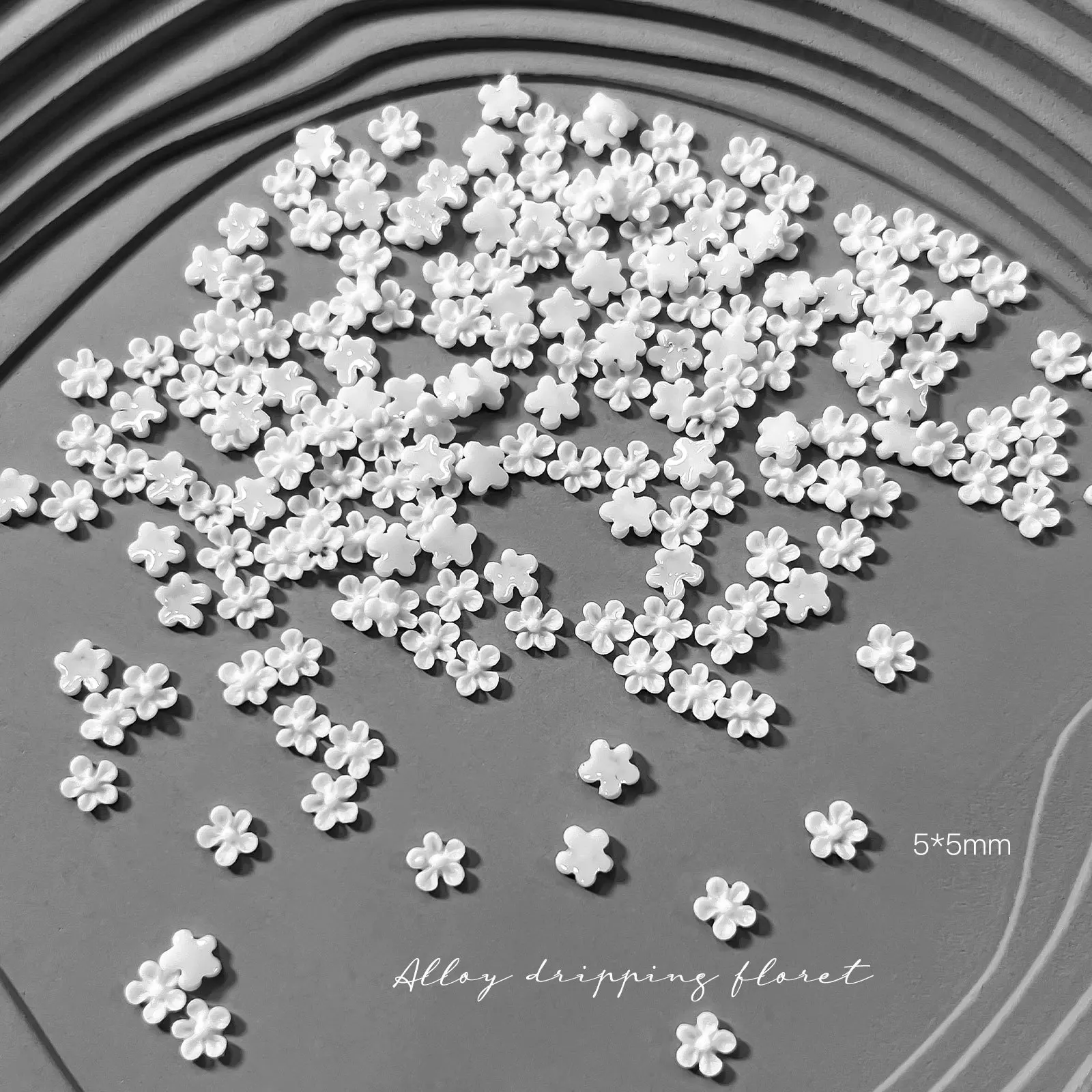 100PCS Lovely Pure White Mni Flower Nail Charms 3D Resin Cute Five-Petal Floret Decorations Spring Fresh Manicure Accessories