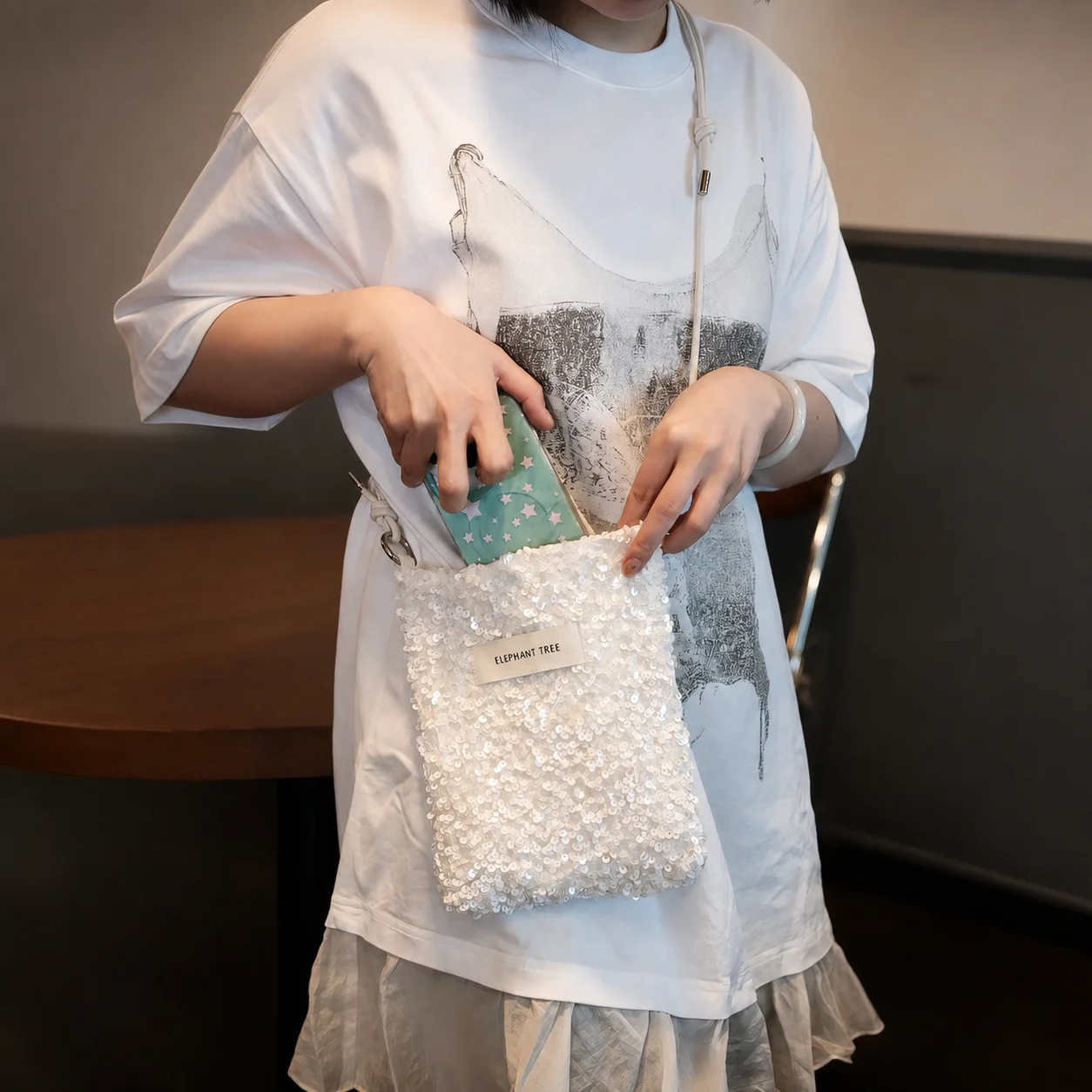 Fashion Phone Bag Comfortable Mini Sequined Crossbody Bag Sparkling Handbag Sparkling Adjustable Strap Bag For Daily Commuting