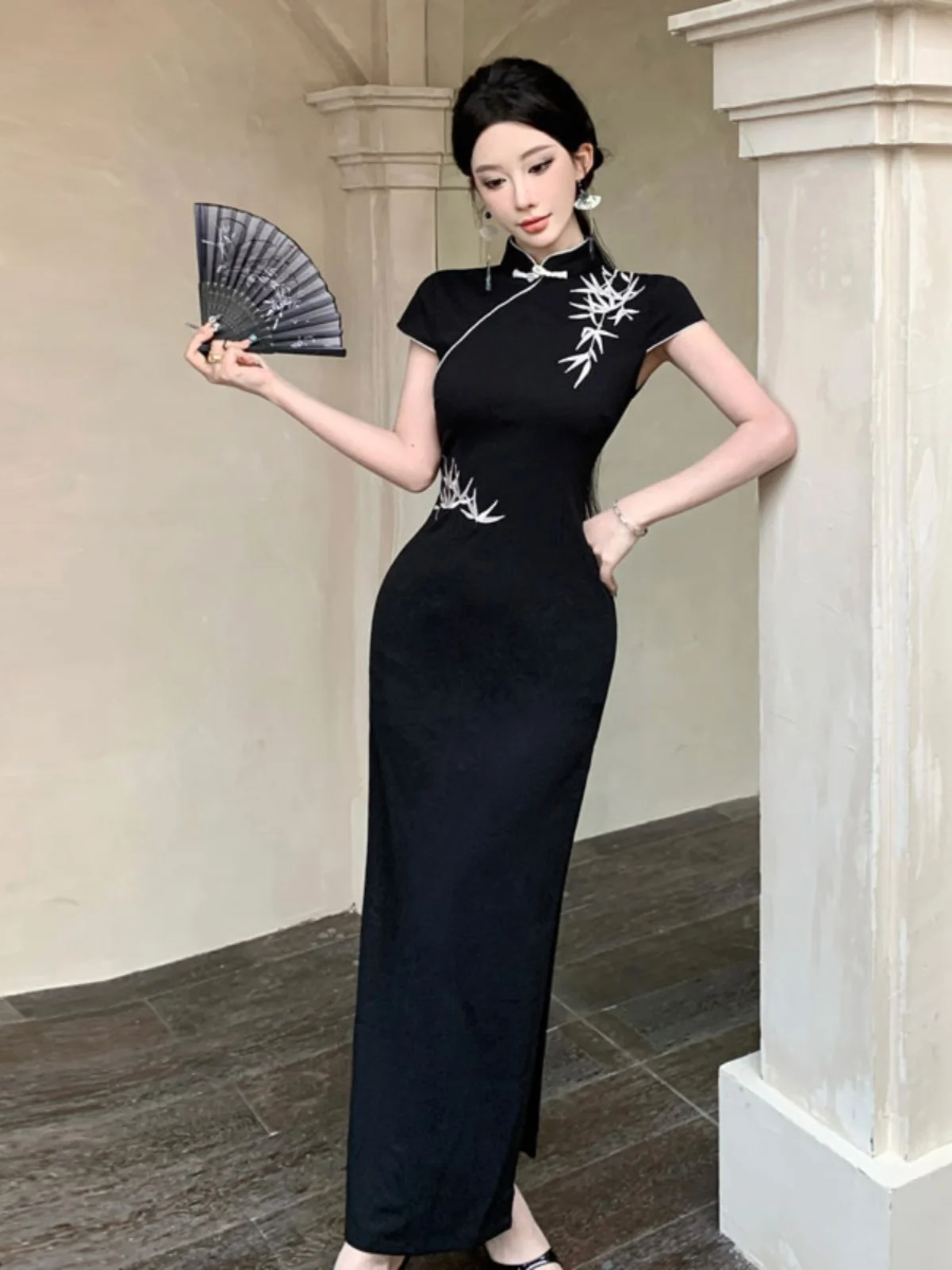 

Новое китайское элегантное платье-ципао с уникальным красивым разрезом, облегающее, приталенное, для весны и лета, с коротким рукавом, повседневное, H-образного силуэта