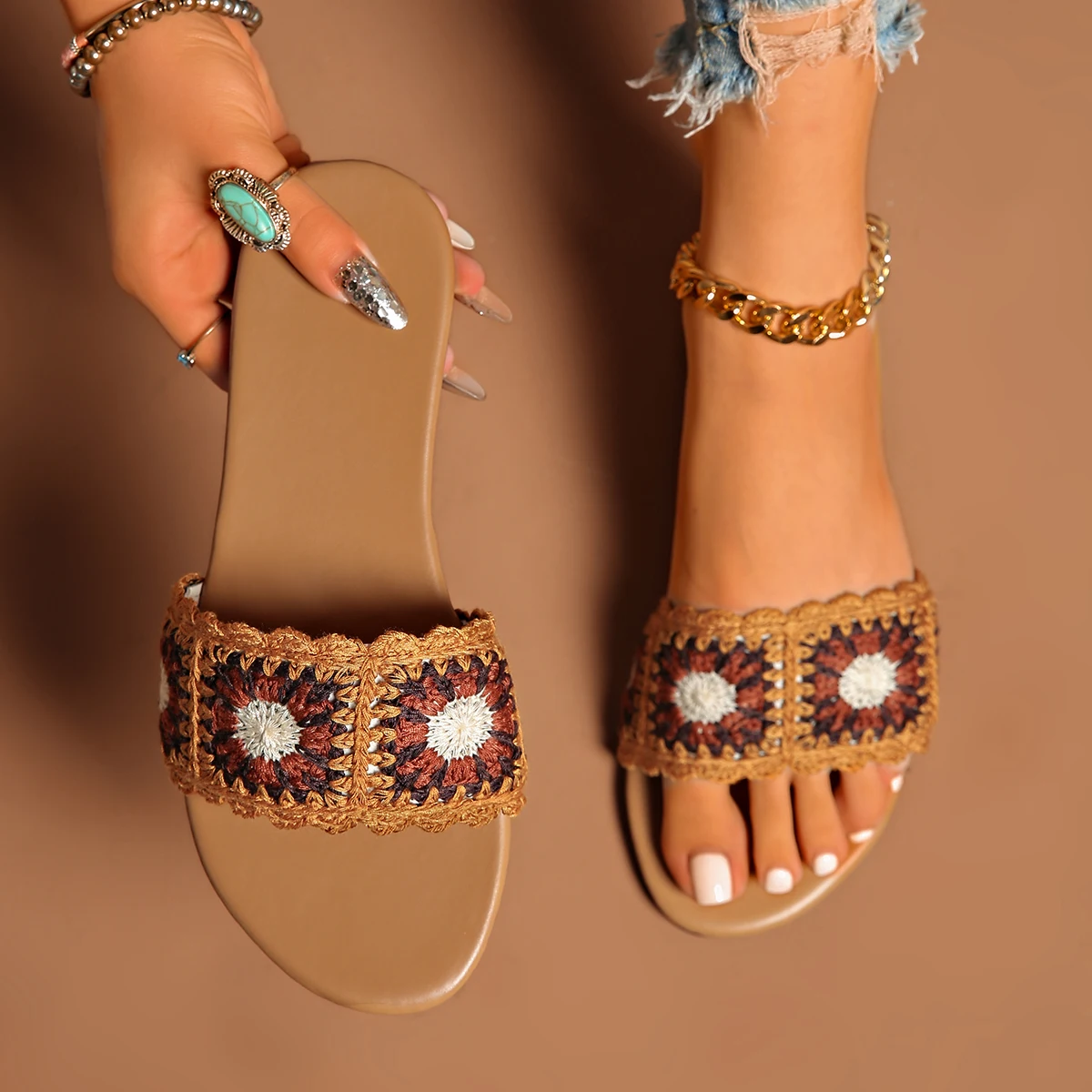 النساء نعال مسطحة جديد جولة رئيس أحذية النساء تنفس لينة سوليد الصنادل المفتوحة تو زهرة النعال 2025 الصيف الشرائح النساء