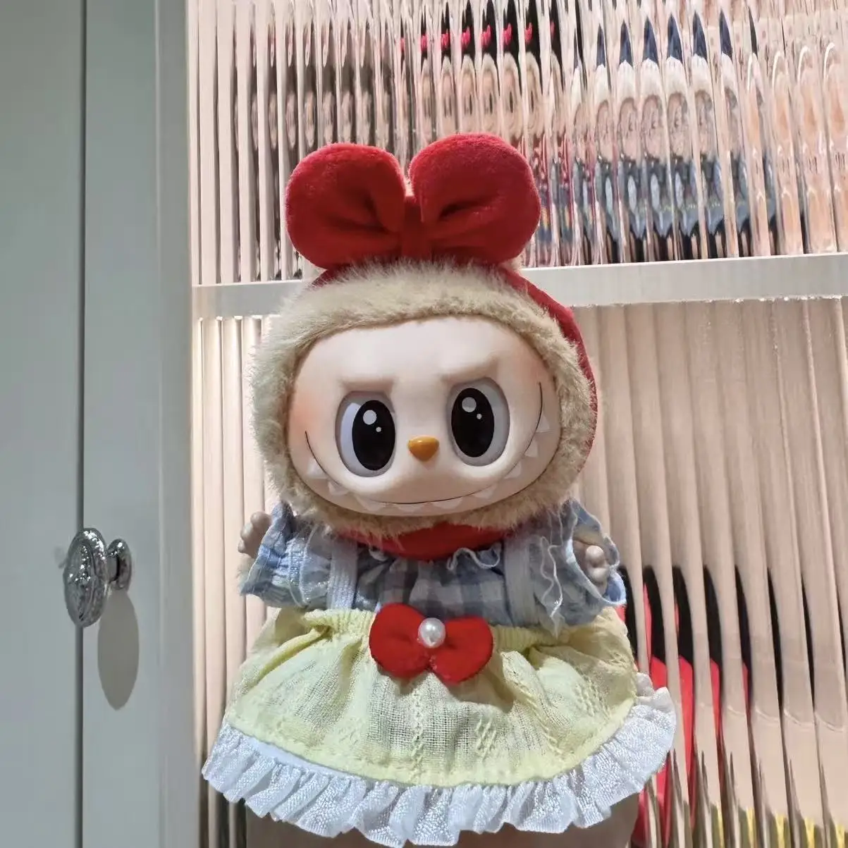 Vêtements de poupée Labubu mignons de 17cm, ensemble salopette en Denim ornée de cerises, accessoires de mode, joli tenue, cadeaux