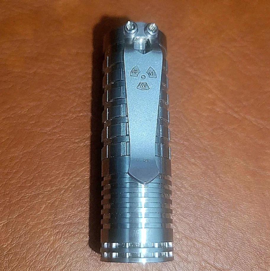 Used EDC Dawn 2.0 titanium alloy flashlight Outdoor Tools Strong Light Torch Lamp Decompression Toy