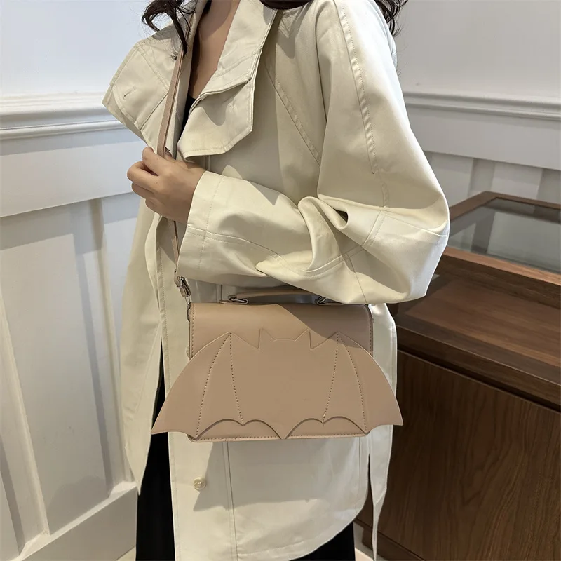 

Новая модная европейская и американская тенденция, сумка через плечо на Хэллоуин, индивидуальная ниша, элегантная маленькая квадратная сумка через плечо с летучей мышью