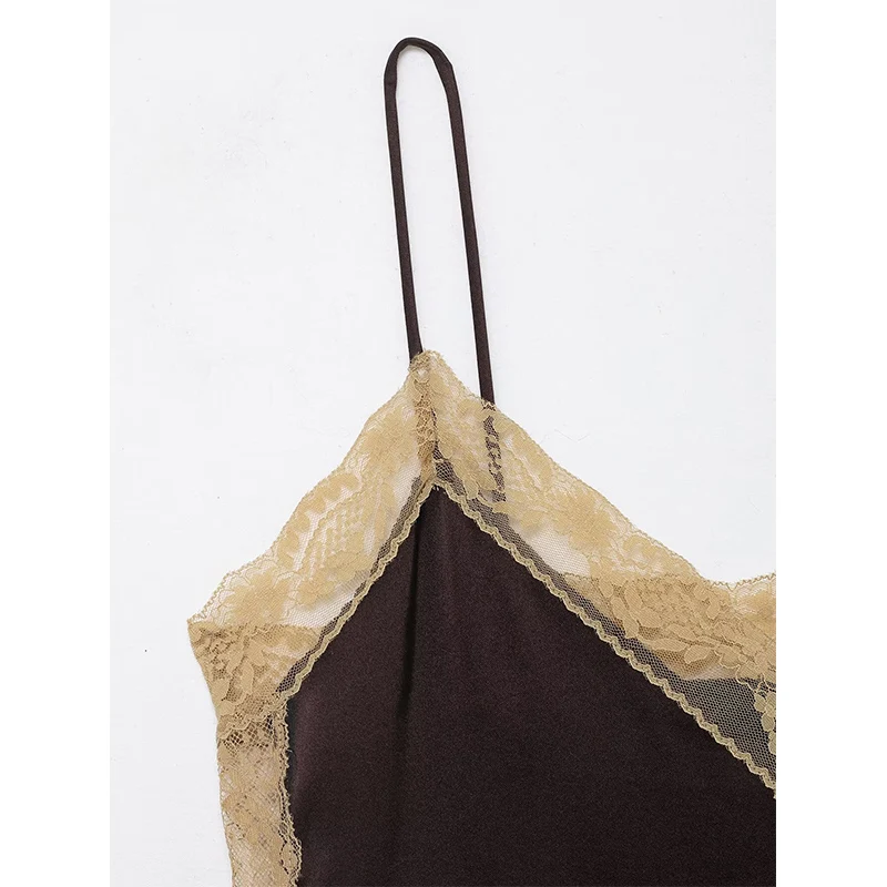 Top da donna 2025 New Fashion Scollo a V dritto Elegante decorazione in pizzo Camis da donna Top Chic Giovane ed elegante Joker Top da viaggio