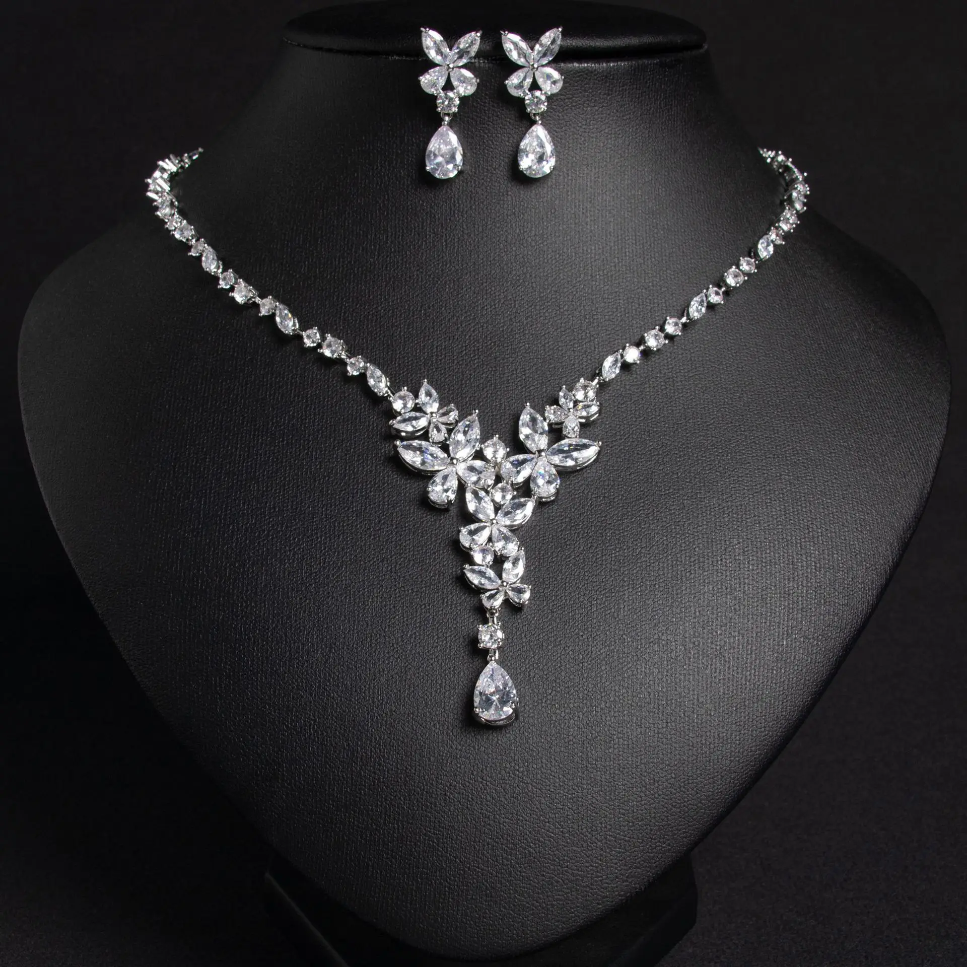Moda Nicchia Fiore Abiti da donna Gioielli Zirconia Set Collana Ciondolo Orecchini Partito Sera Banchetto Cocktail Accessori M-250