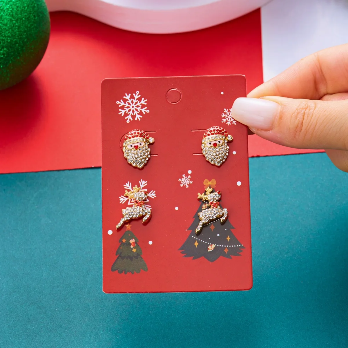 2 Paar/Set Weihnachtsbaum-Schleifen-Hirsch-Ohrstecker für Damen, niedliche Lebkuchenmann-Weihnachtsmann-Schlitten-Krücken-Ohrringe, Schmuck – Detail 30