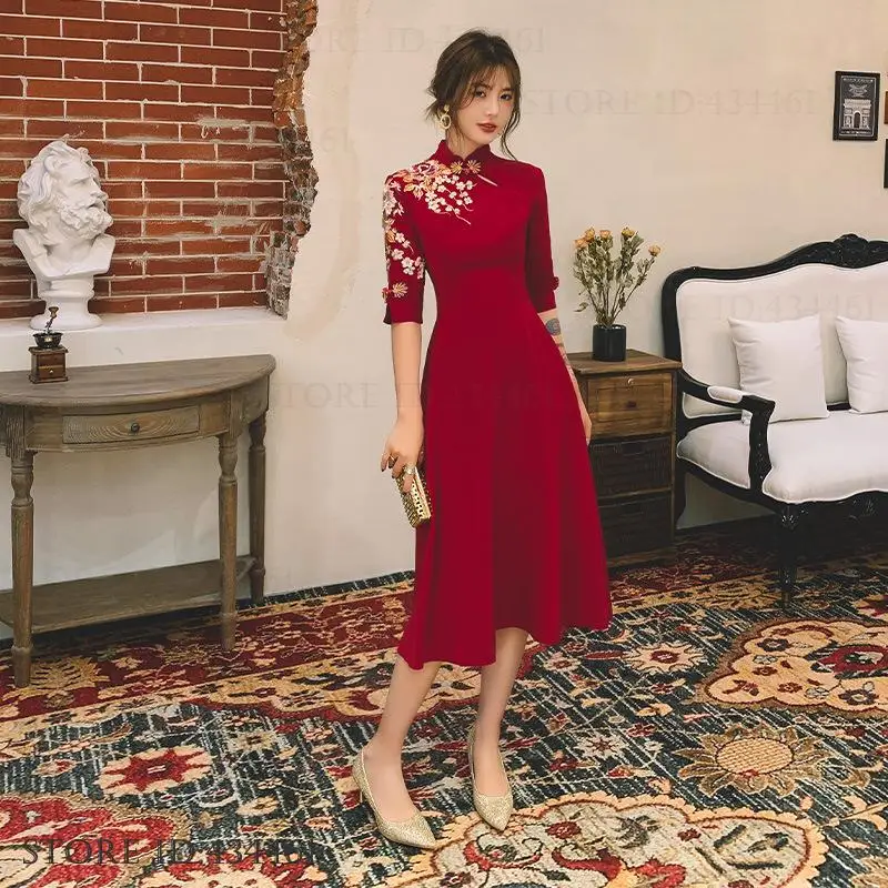 中国風の女性のドレスチャイナヴィンテージクラシック刺繍花嫁のウェディングドレスイブニングパーティードレスエレガントなマキシドレス