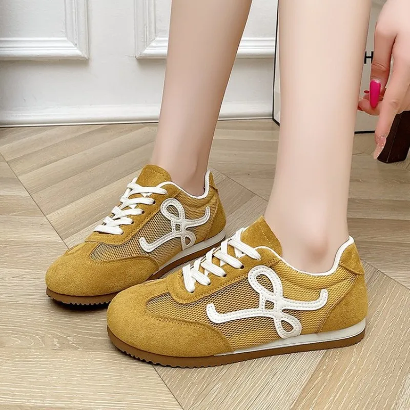 أحذية مسطحة صيفية قابلة للتنفس على الطراز الكوري أحذية نسائية كاجوال مضادة للانزلاق أحذية رياضية مريحة بكعب منخفض ونعل مطاطي