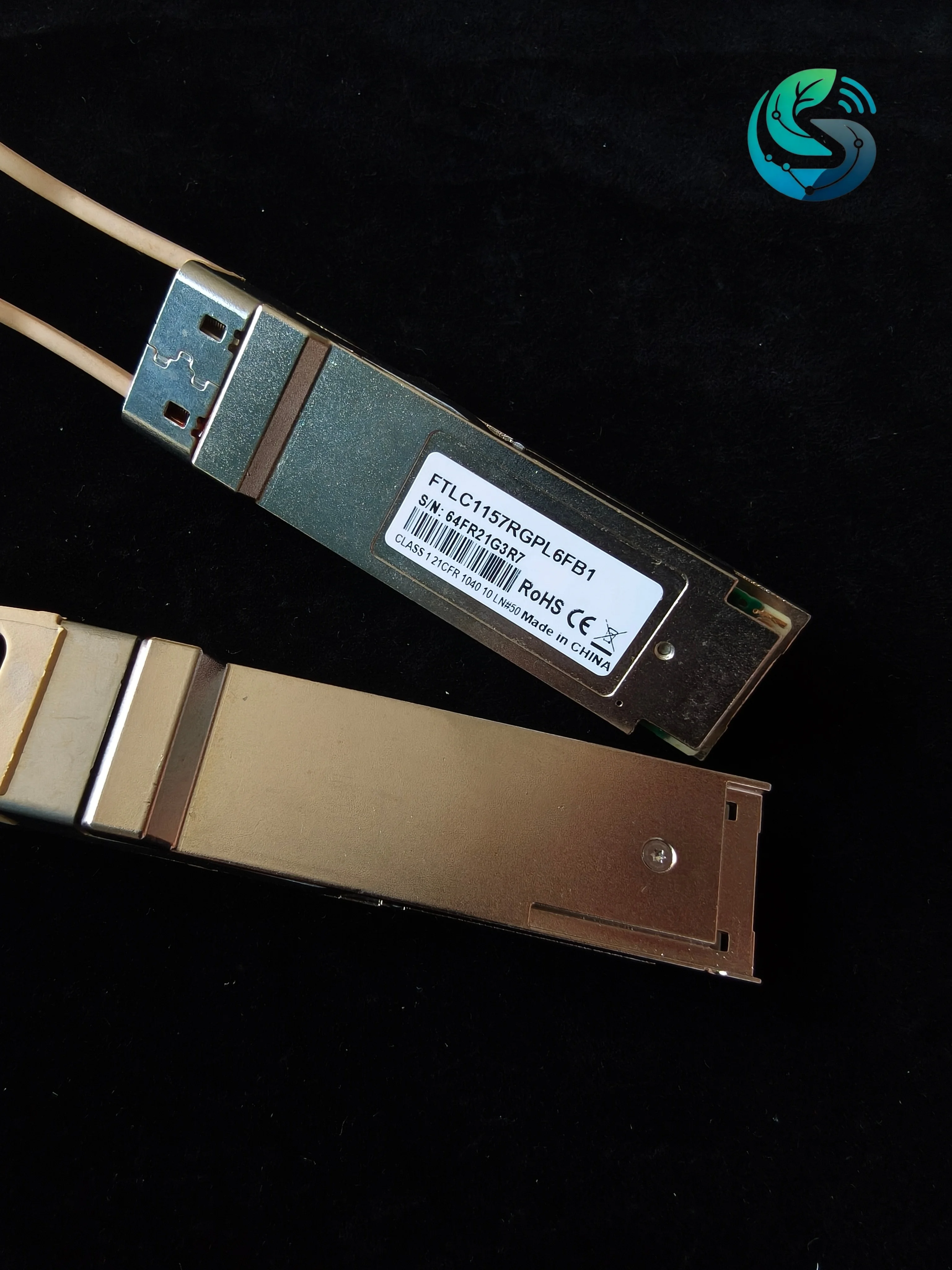Finisar 100GB Fiber Optical Module 100G-CWDM4 FTLC1157RGPL6FB1 100G 500M CWDM4 15-65℃ Fiber Module 2
