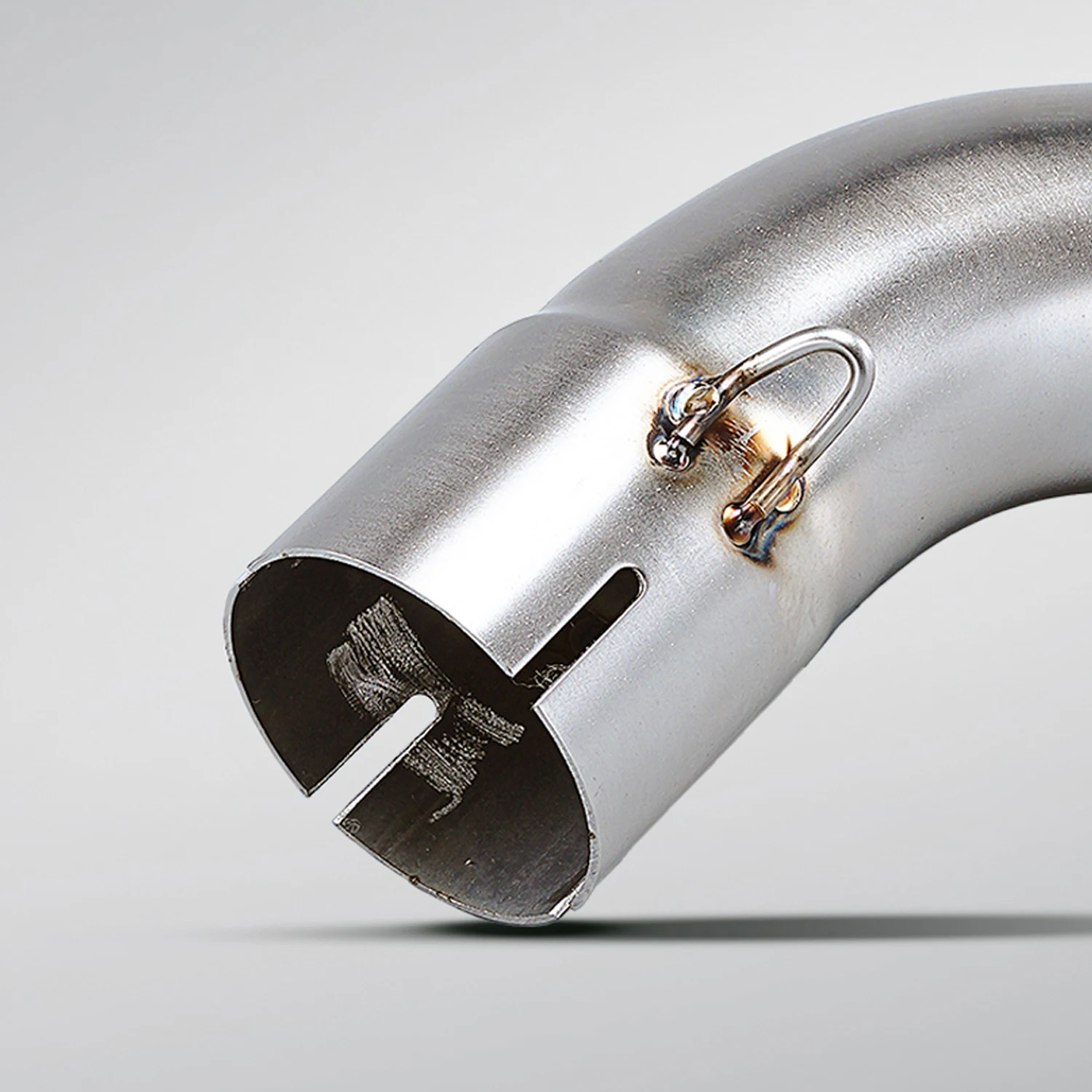 

Соединительная труба для средней секции выхлопной системы мотоцикла