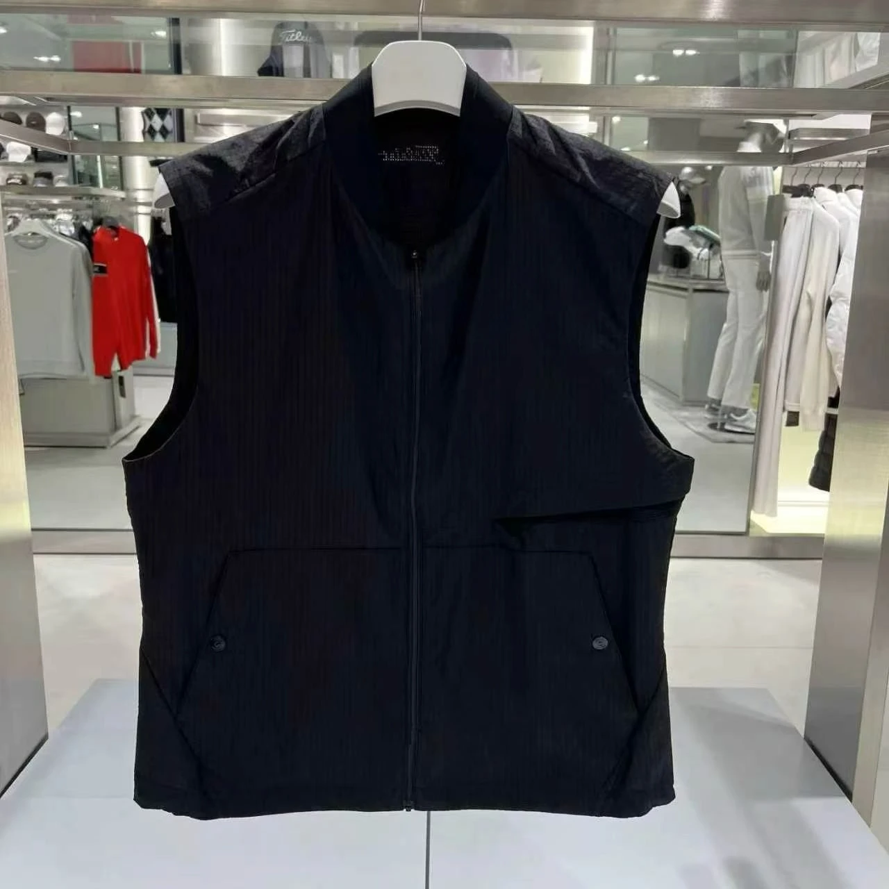 

2026 New Korean Men Golf Vest Black Quick Dry Sleeveless Waistcoat Casual Sports Outerwear Versatile Breathable Golf Tank Top