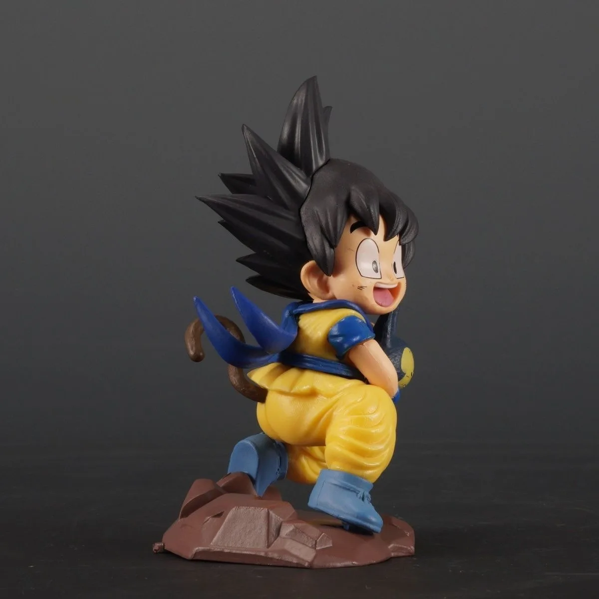 Seven Dragon Anime Ball childhood Goku q version cute scene holding Poole's minions to do model statue