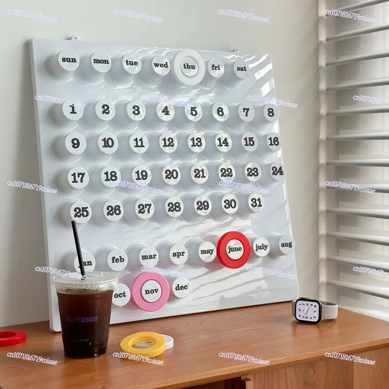 Nachbildung eines mittelalterlichen ewigen Kalenders, einem Datums-Retro-Kalender