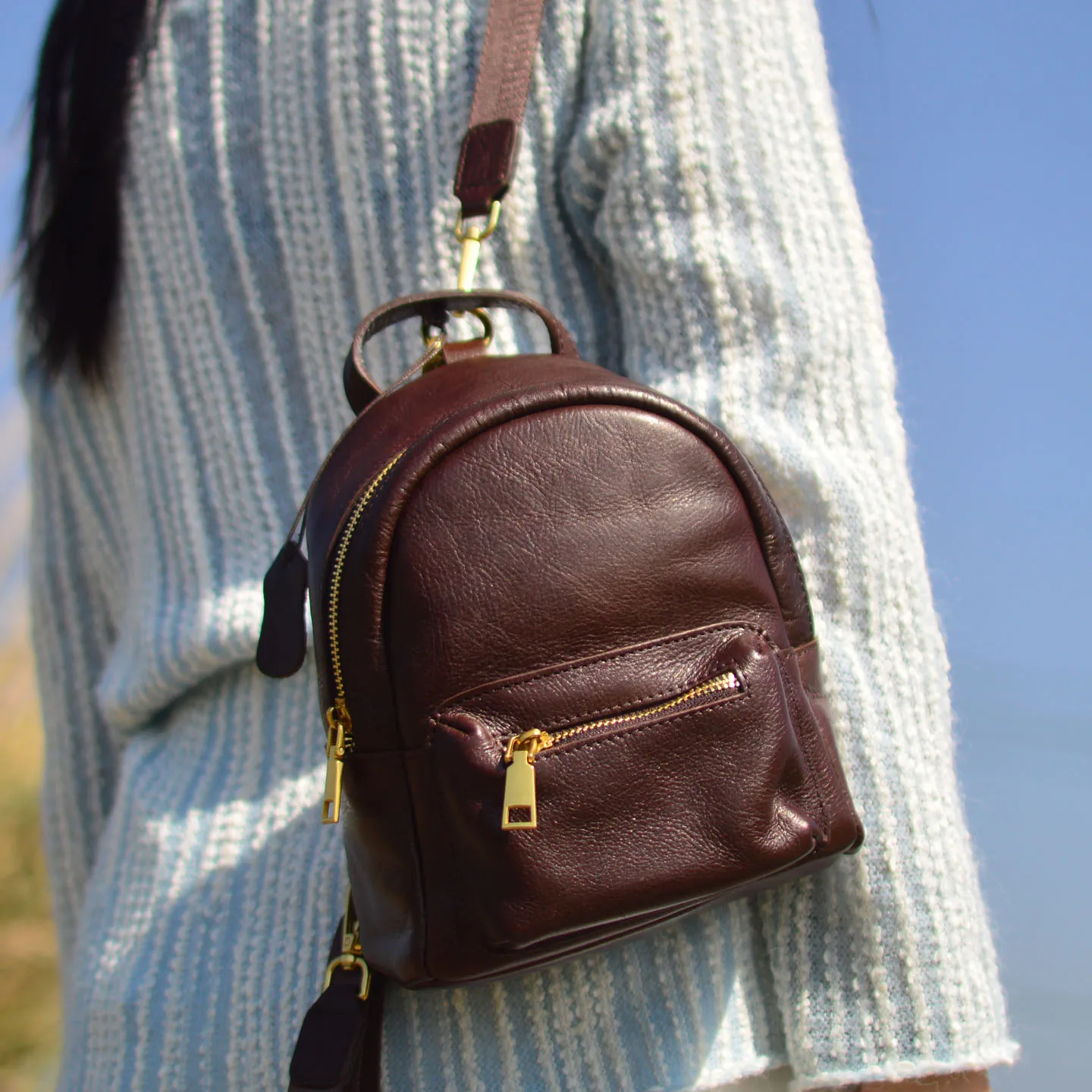 AETOO Retro genuine leather mini backpack made of top-grade cowhide and vegetable-tanned leather with distressed design. Women's
