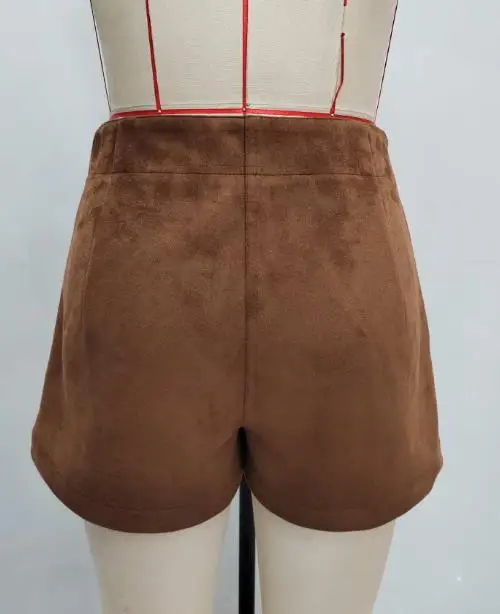 Pantaloncini in pelle scamosciata a tubo dritto con decorazione a bottoni in tinta unita a vita alta autunnale per pantaloncini stile casual britannico da donna