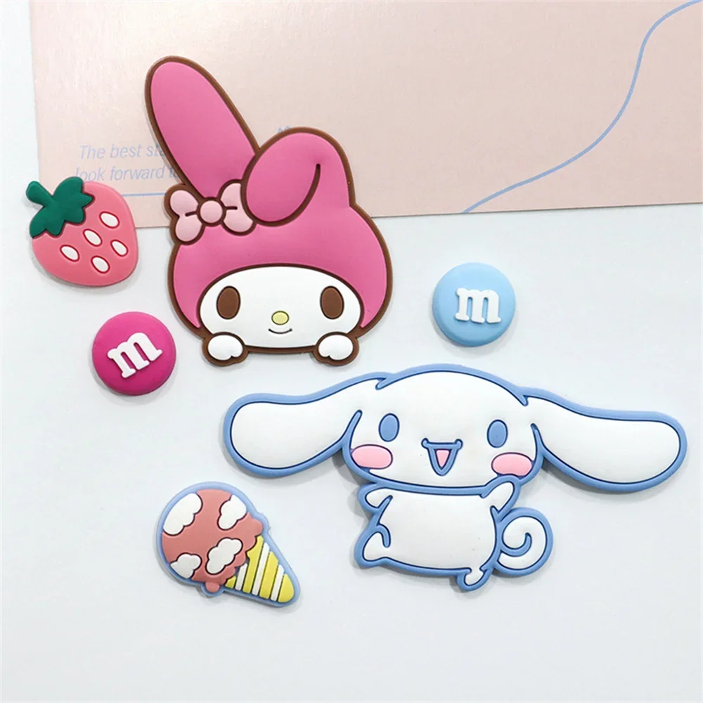 Miniso Sanrio Cartoon Yuguigou Capa de telefone Decoração Silicone DIY Patch Buraco Chinelos Acessórios