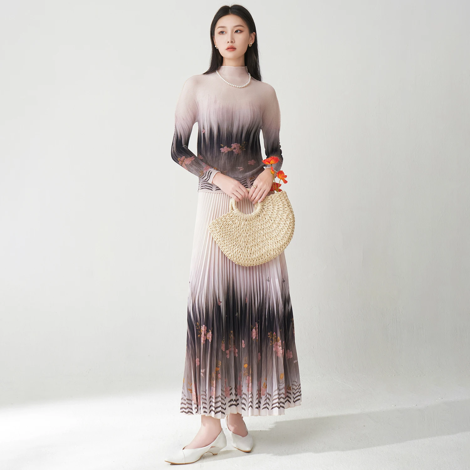 

Factory Direct Sales Women's Elegant Two-piece Set Design Sense Printed Long-sleeved Top and Skirt Set Miyake Pleated Set