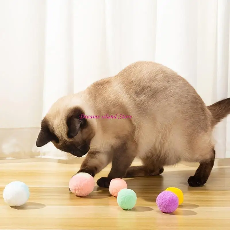 猫のボールのおもちゃのための12個の小さなぬいぐるみボール屋内猫のための運動を増やすhx6c