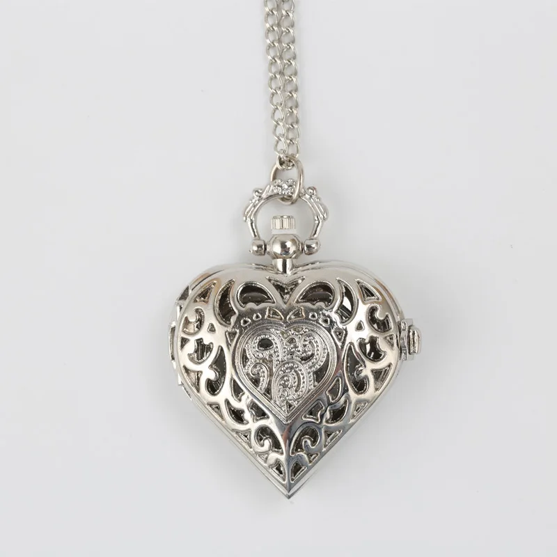 ของขวัญนาฬิกาพ็อกเก็ตสไตล์ Retro Hollow รูปหัวใจเงินนาฬิกาพ็อกเก็ต Creative Flip QUARTZ Lanyard นาฬิกาผู้หญิง Love Pocket วัด