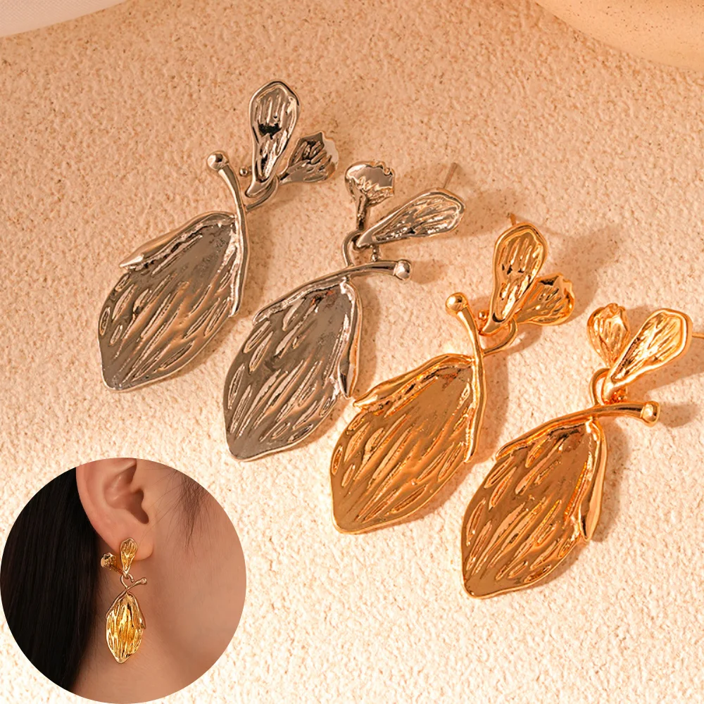 

1 Pair of Trendy Stylish Golden Dangle Earrings Leaf Design Match Daily Outfits Party Accessories Fashionable Stuff
