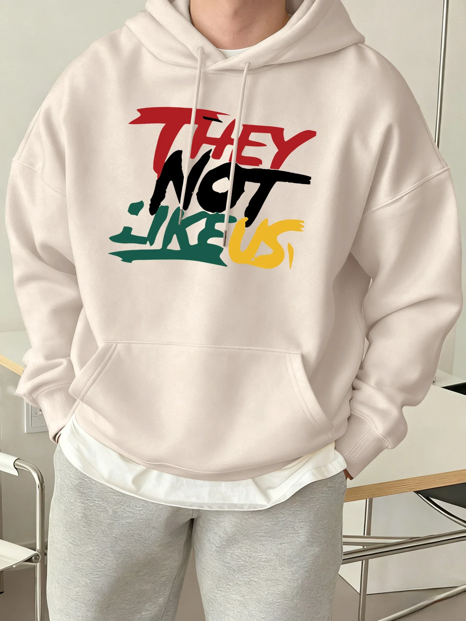 هوديي رجالي كاجوال عصري مطبوع عليه كلمات إبداعية "Ele Don't Like Us" ملابس خروج مريحة وعالية الجودة