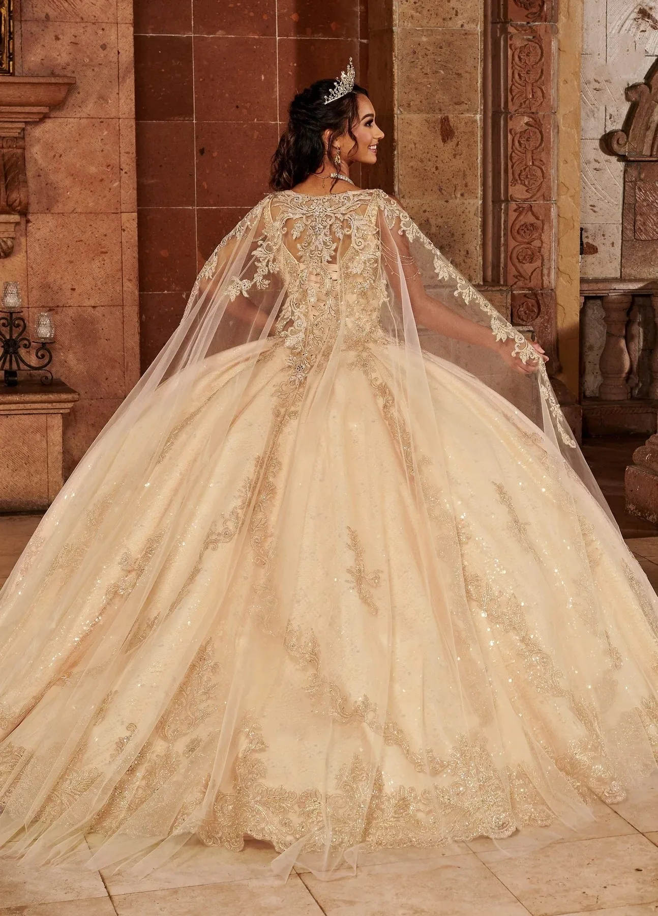 Champagne Charro Quinceanera Dresses Ball Gown V-neck Tulle Appliques Beaded Puffy Mexican Sweet 16 Dresses 15 Anos