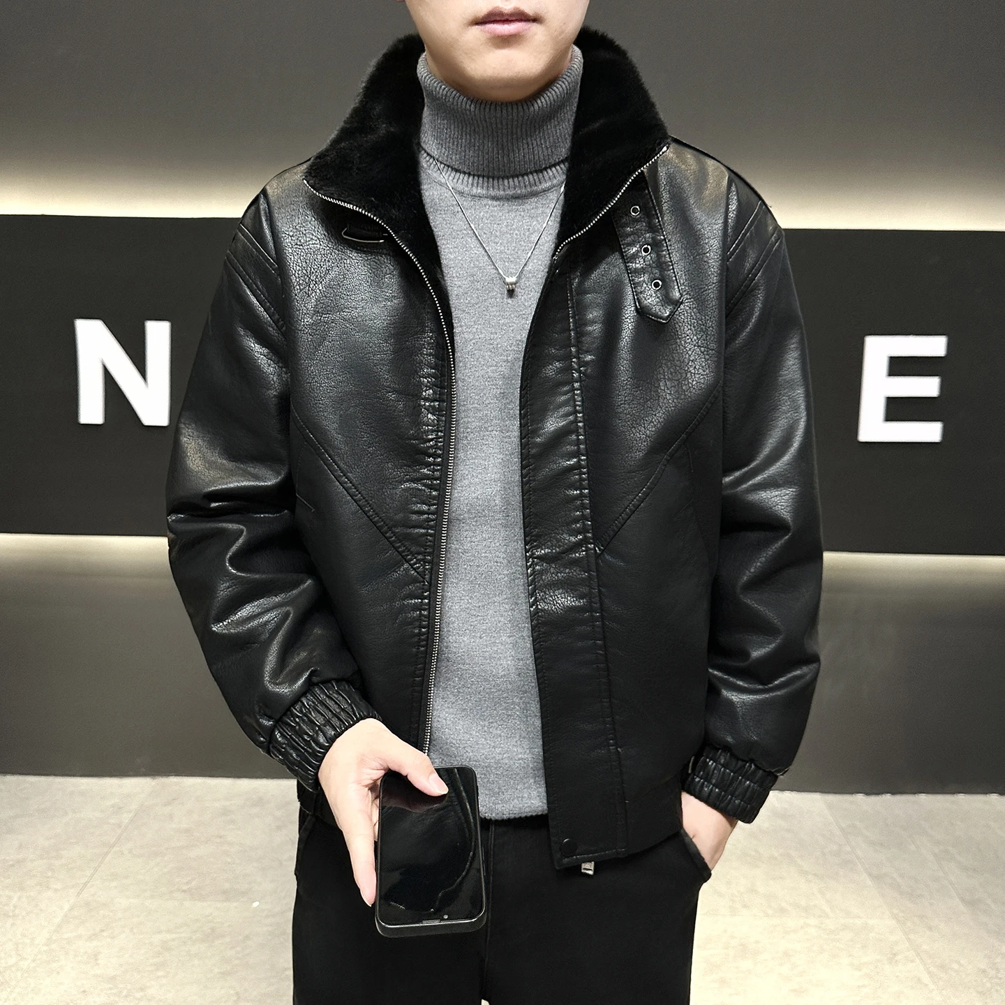 

Winter New Faion Thiened Fce Lined Leather Jaet Men's Korean Sle Slim Fit Collar Stand up Zipper Long Sve Coat