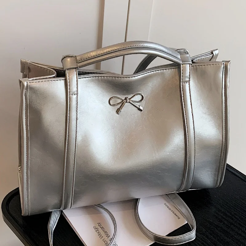 

Элитные женские сумки 2026: дизайнерские наплечные, кроссбоди, вместительные сумки-тоут для шопинга