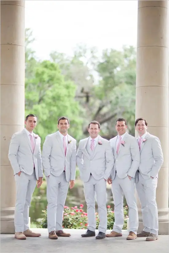 

Custom Made Light Grey Mens Suits Tuxedo Style Groomsmen Suits Best Men Wedding Party Three Pieces (Jacket+Vest+Pants)