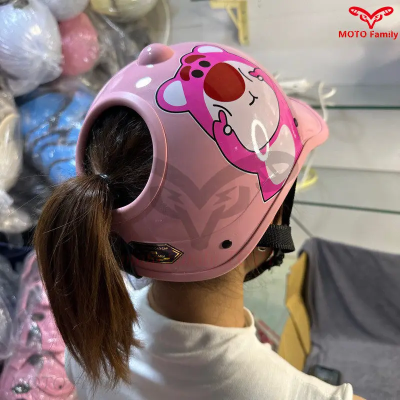 Motorcycle helmet can tie a high ponytail women's helmet does not press the hair the ultra-light model has holes in the back