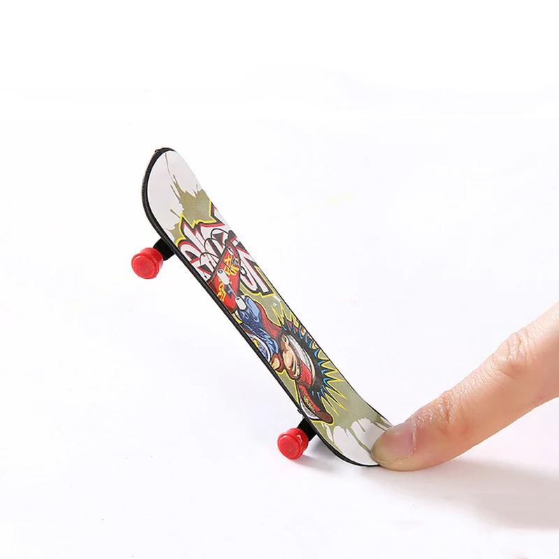 10 ピース/バッグ 10 センチメートルクリエイティブミニ指先スケートボードおもちゃクリエイティブデスクトップストレスリリーフおもちゃプラスチック指スケートボードスポーツおもちゃ