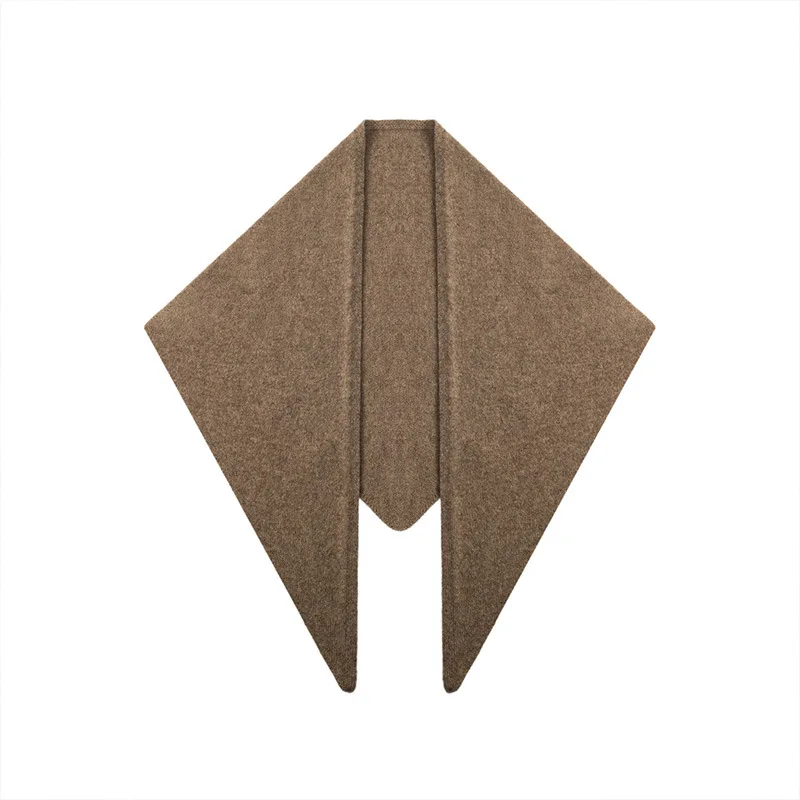 وشاح مثلث محبوك من الصوف بلون سادة